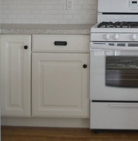 21" Base Cabinet Door/Drawer Combo (Momplex White Kitchen)