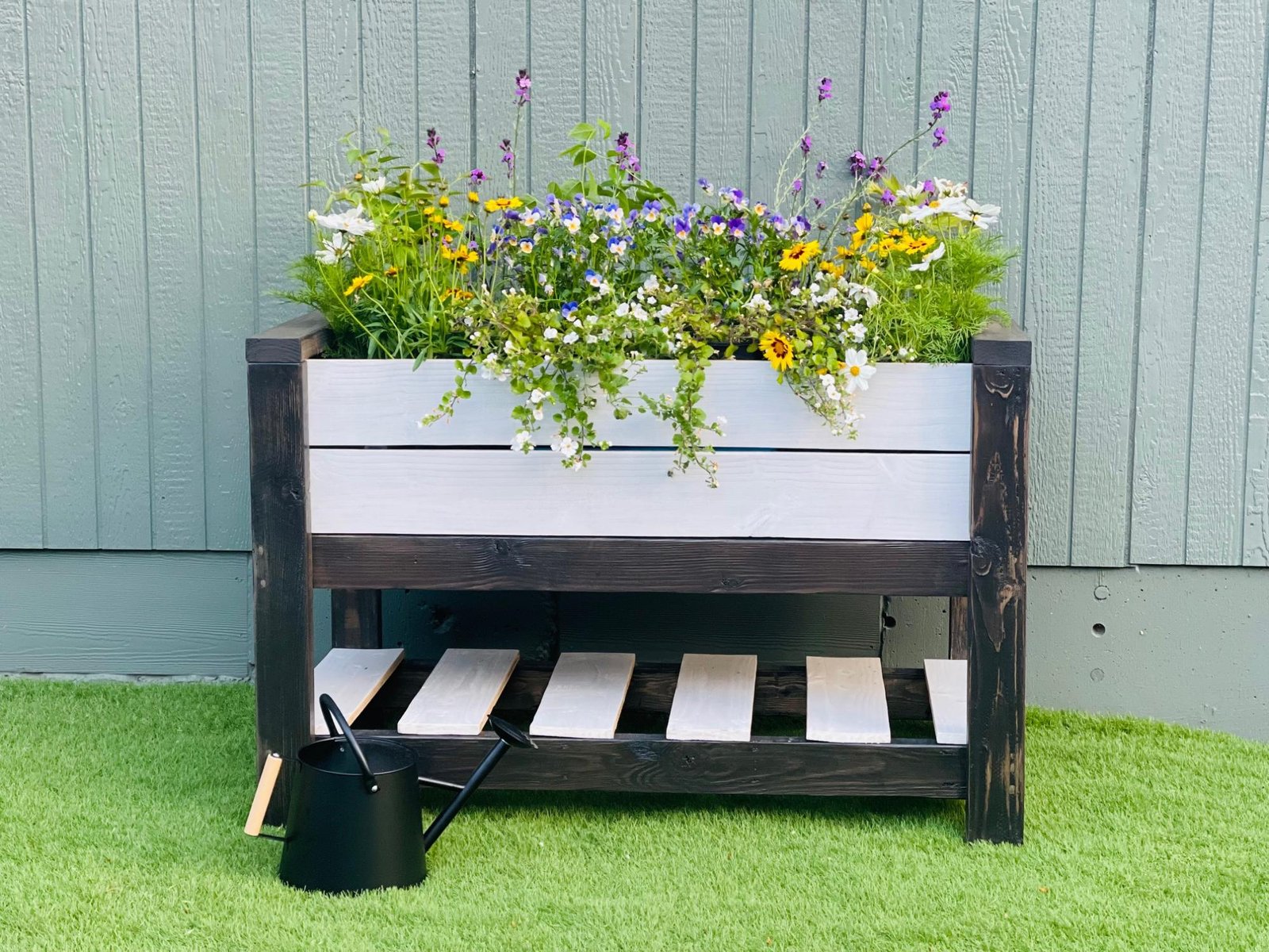 Cedar Fence Picket Raised Planter with Shelf