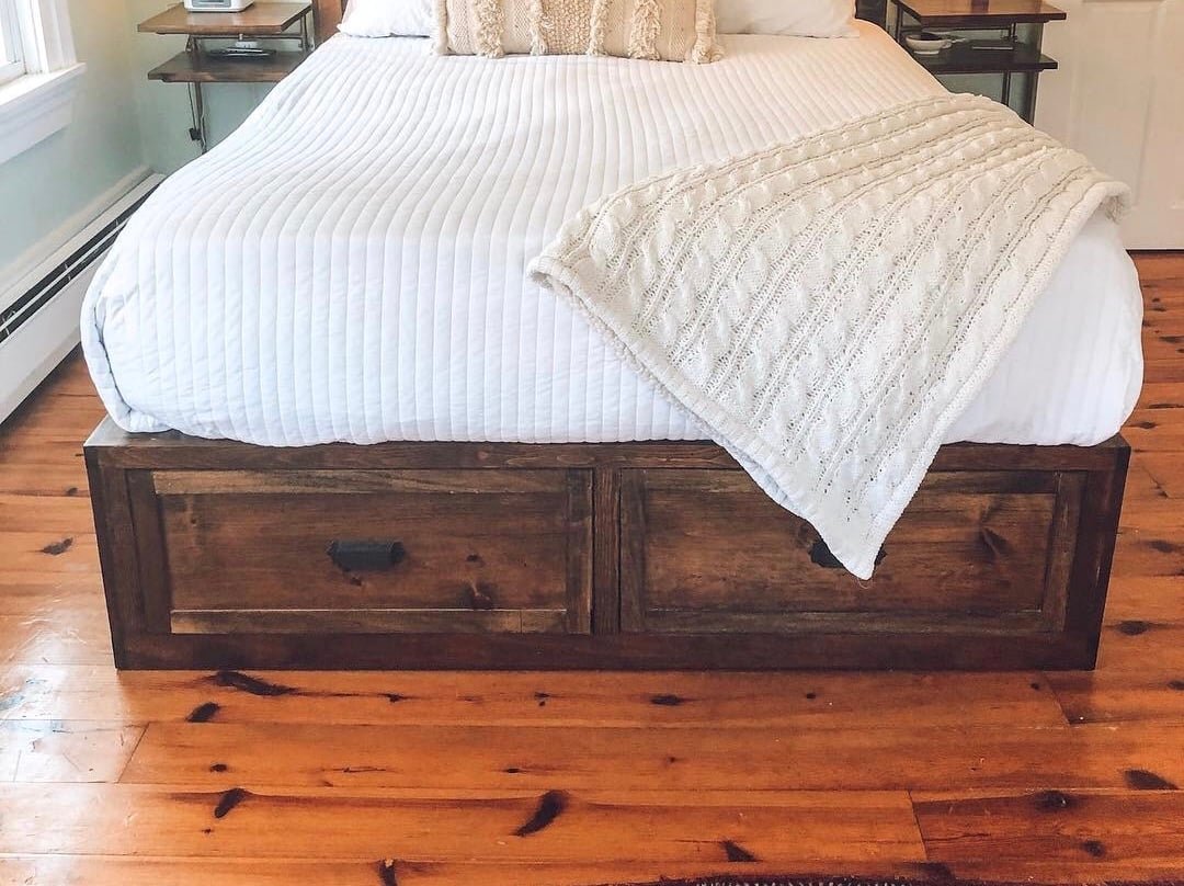 Classic Storage Bed (Queen)
