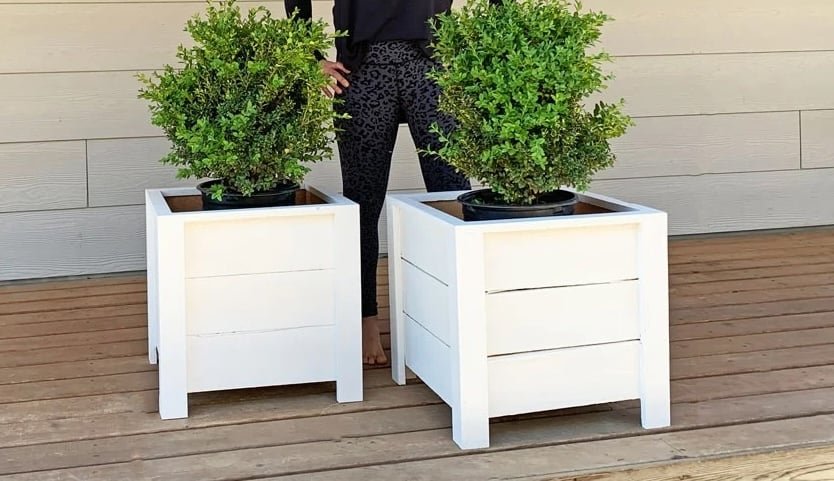Easy Build DIY Planter Box with Cedar Fence Pickets