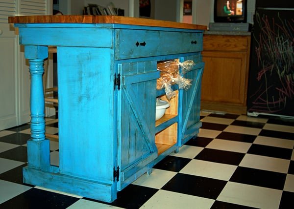 Farmhouse Kitchen Island & Bar