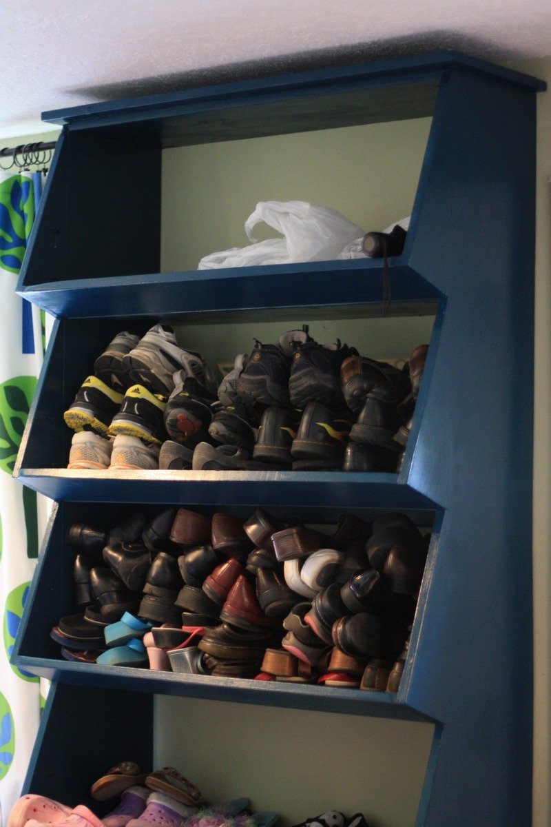 Floor-to-ceiling Shoe Shelf with Angled Front Shelf — step 1