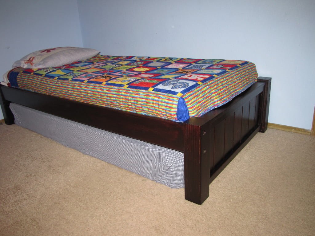 Michael Collection: Twin platform bed