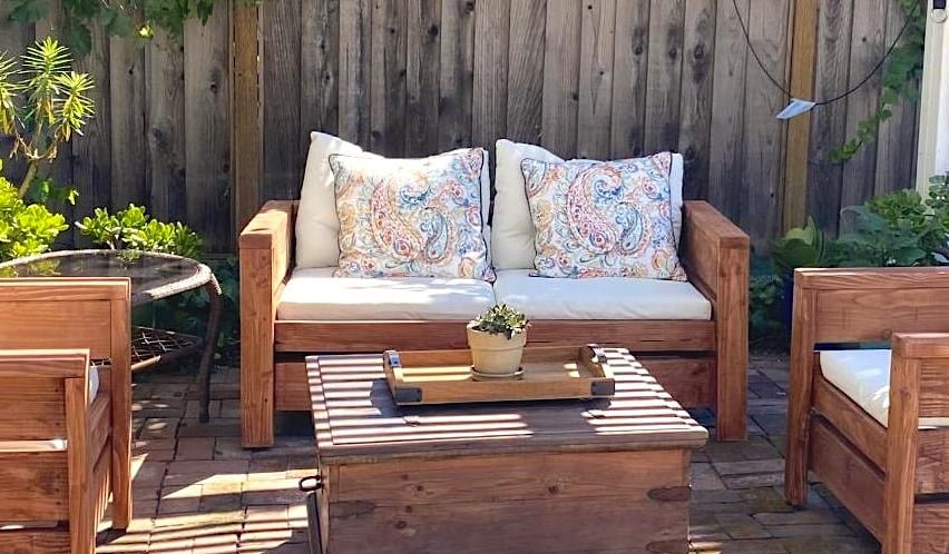 Modern Outdoor Loveseat from 2x4s and 2x6s