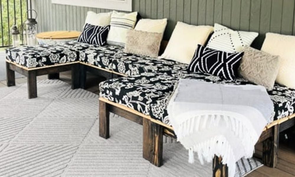 Modular Outdoor Sectional from 2x4s and Cedar Fence Pickets