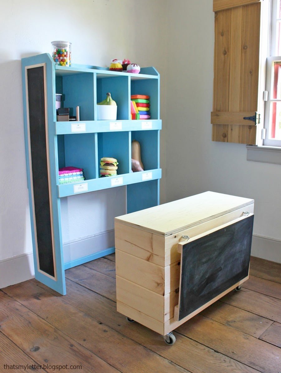 Pretend Play Market with Roll-Out Check Stand