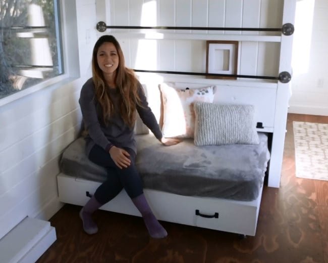 Queen Size Lift Storage Bed