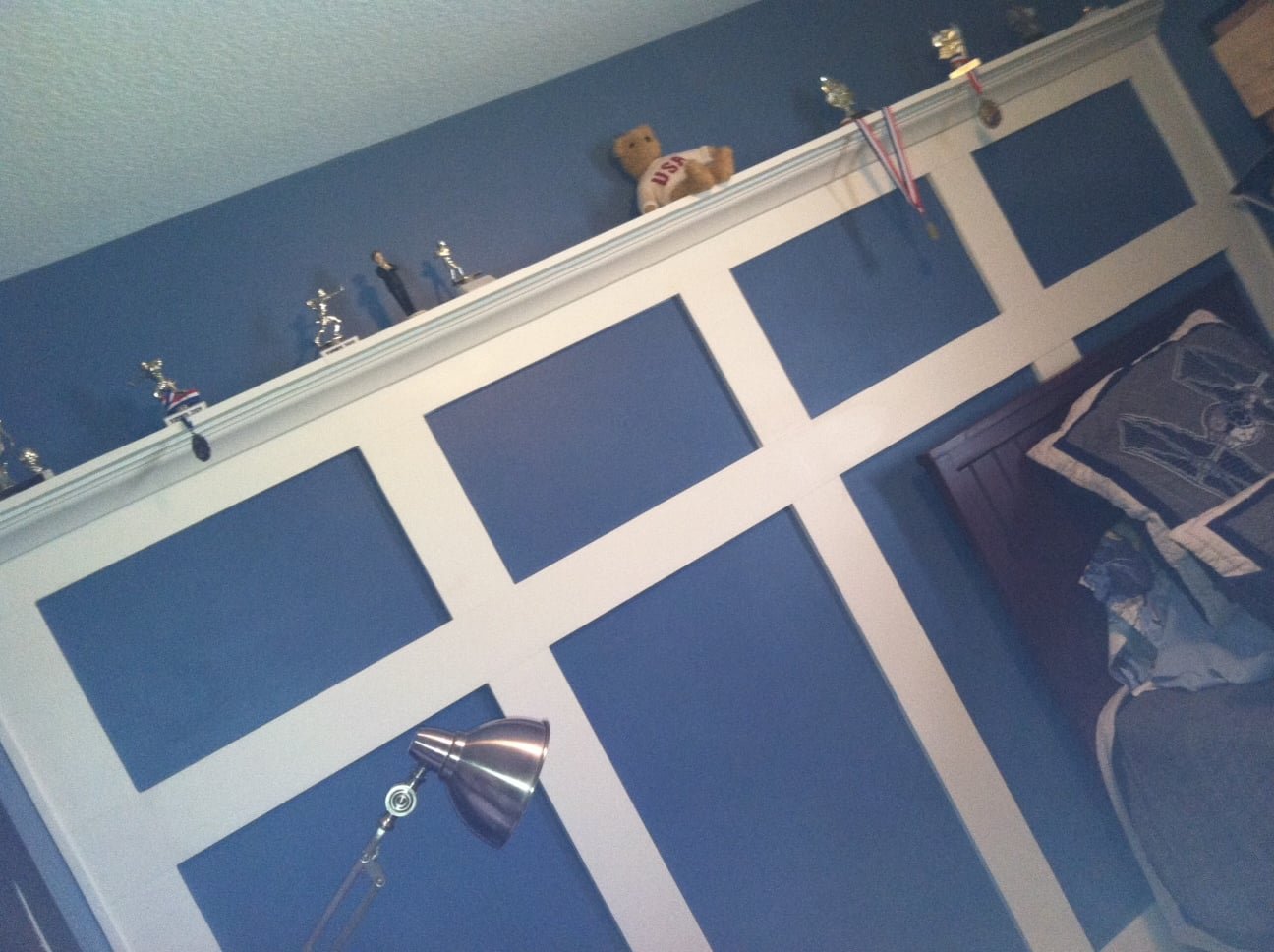 Simple built in decorative wall shelf