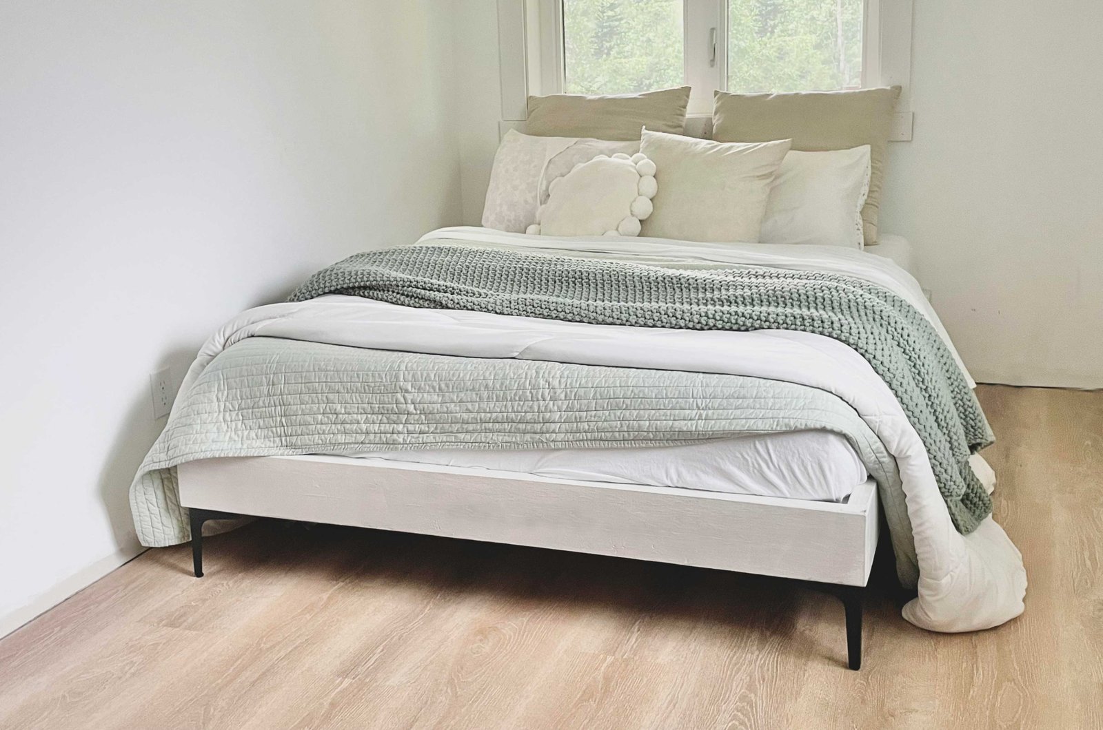 Simplest DIY Bed Frame (All Mattress Sizes)