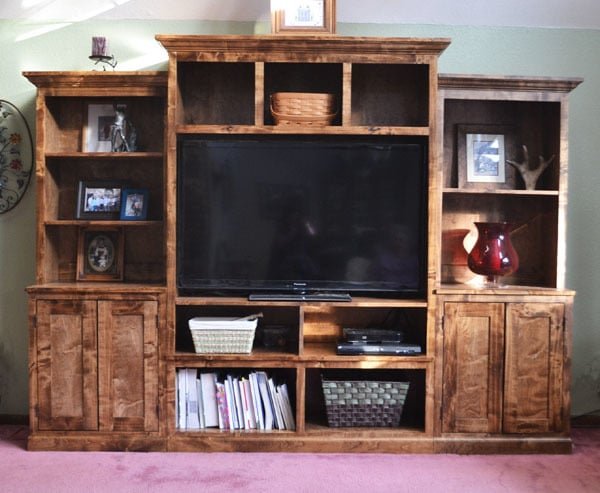 Smith Media Wall: Center Media Hutch