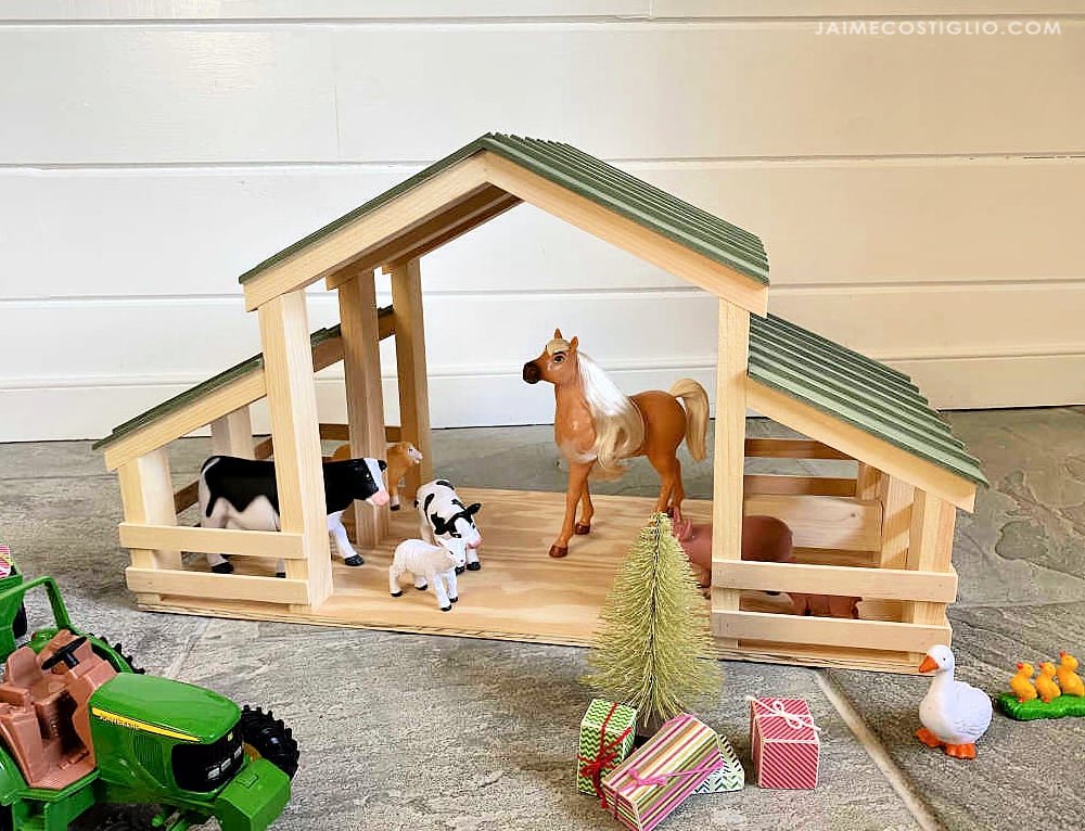 Toy Barn with Stables