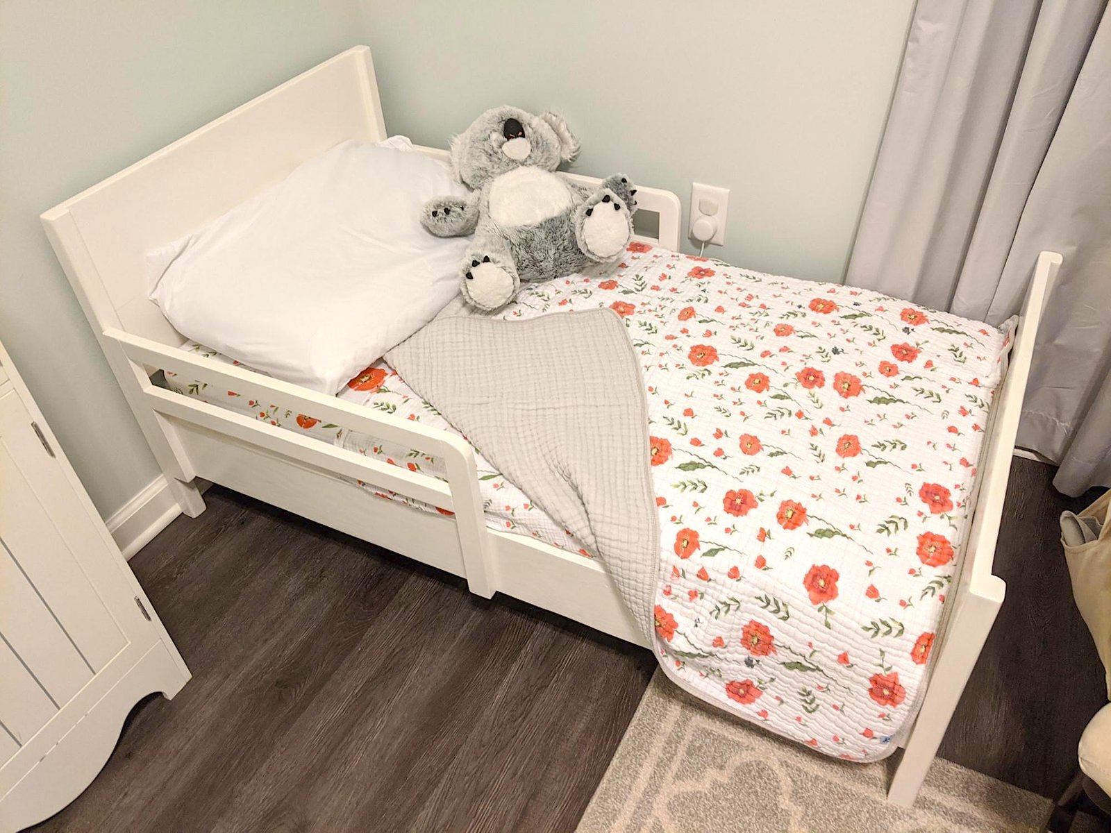 Traditional Wood Toddler Bed